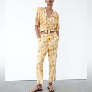 2 Piece SET Zara Pastel Yellow Metallics Shiny Printed Pants Blouse L XL
